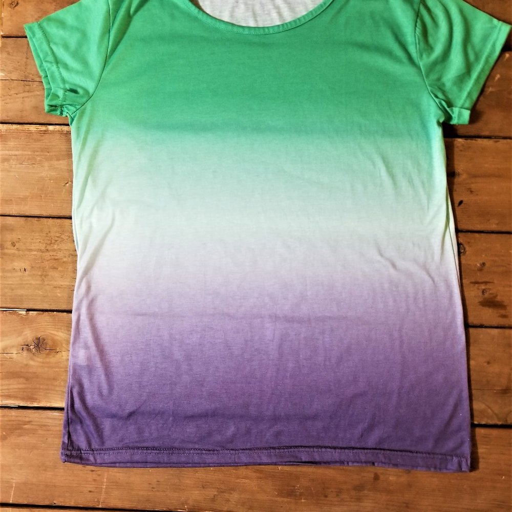 Summer tri colored T shirt size L